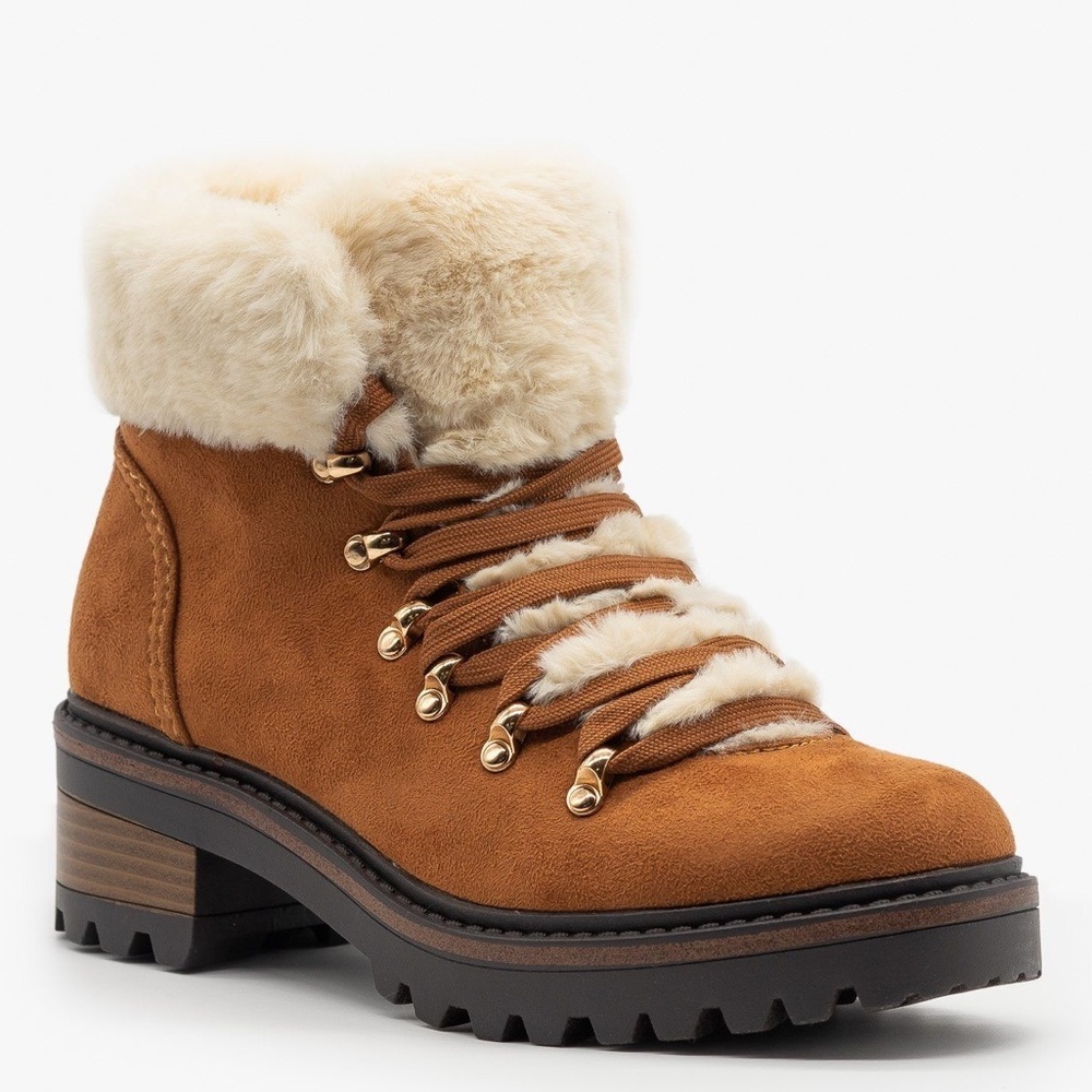 7 Bamboo Edison Faux Fur Hiking Lug Sole Heel Boot - Picture 7 of 9
